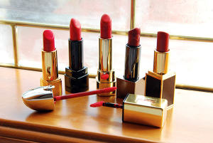 Tips Berlipstik Merah
